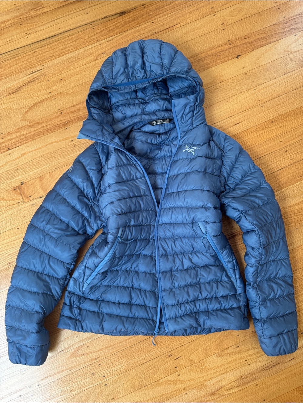 Arcteryx Small Cerium LT Hoody Women's Blue Hooded Puffer Jacket like new